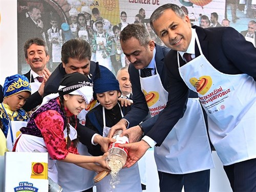 Governor Yerlikaya Gathered with Children Attending the 13th International Peace Bread Festival